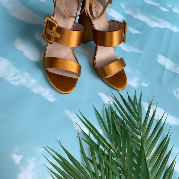 Gold Heel sandals - Picture 6 of 6